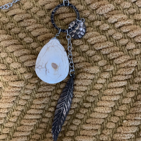 Necklacece and earring set - Picture 2 of 4